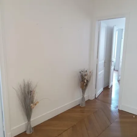 Mareuil Lumineux Appartement Paris